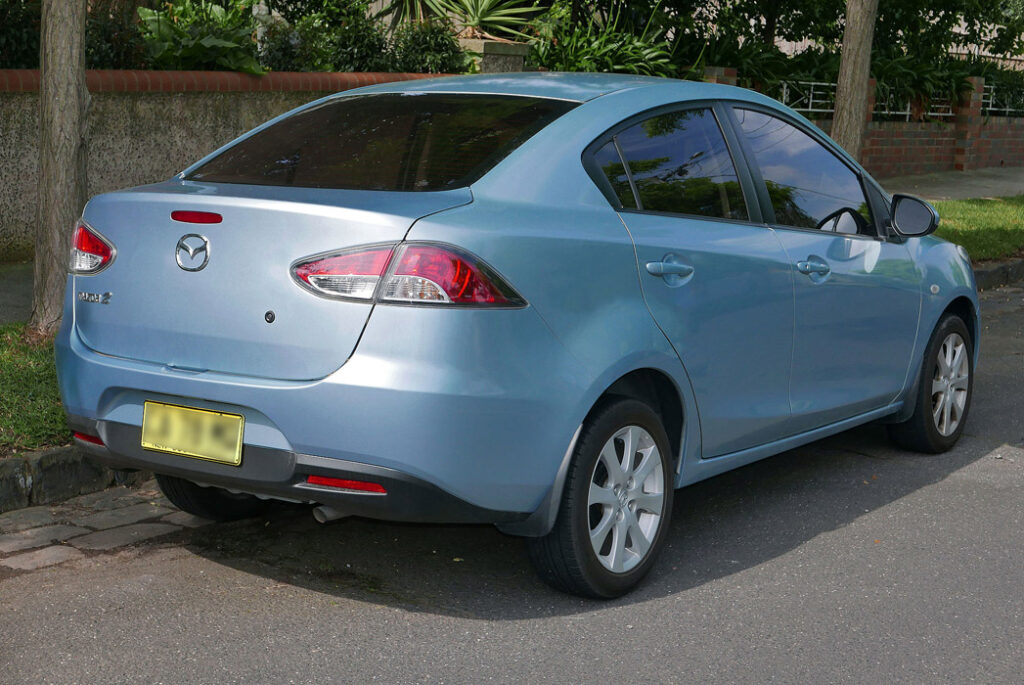 Mazda 2_Sedan